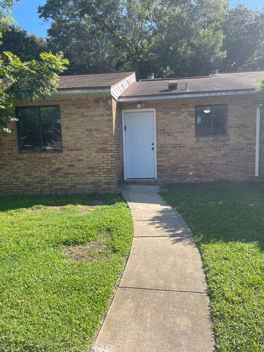 1584 Revere Ln in Daytona Beach, FL - Building Photo