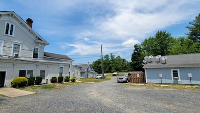 520 Highway 33 in Millstone Township, NJ - Building Photo - Building Photo