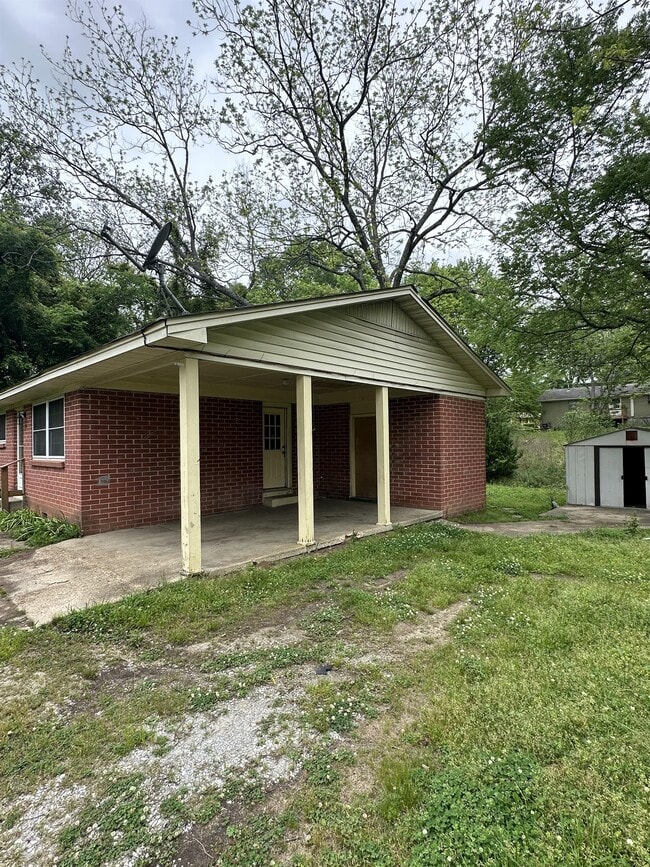 170 E 10th St in Tupelo, MS - Building Photo - Building Photo