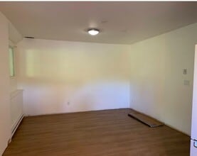 1483 Tolmie Pl in Victoria, BC - Building Photo - Building Photo