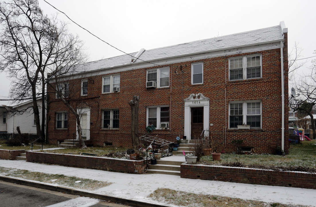 1614 21st Pl SE in Washington, DC - Foto de edificio