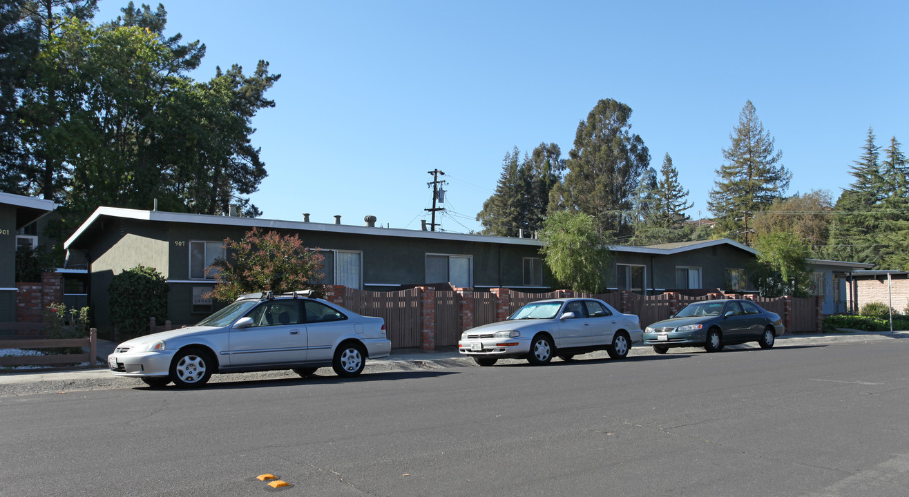 907 Village in Lafayette, CA - Building Photo