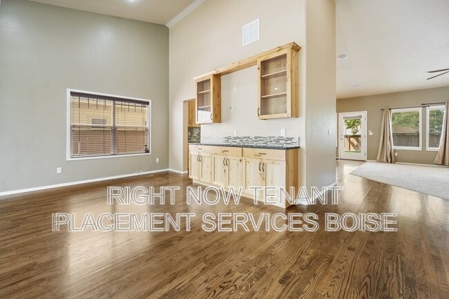 3945 N Waterloo Way in Boise, ID - Building Photo - Building Photo