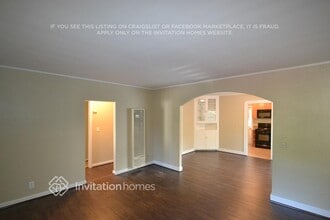 10018 Silverton Ave in Los Angeles, CA - Foto de edificio - Building Photo