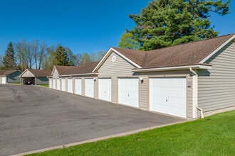 Willow Stream Apartments South in Liverpool, NY - Building Photo - Building Photo