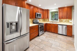 208 9th St in Hoboken, NJ - Building Photo - Building Photo