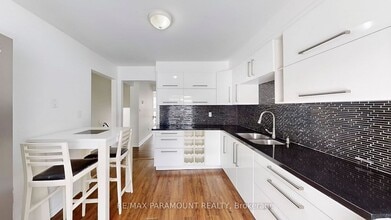 7-443 Manse Rd in Toronto, ON - Building Photo - Building Photo