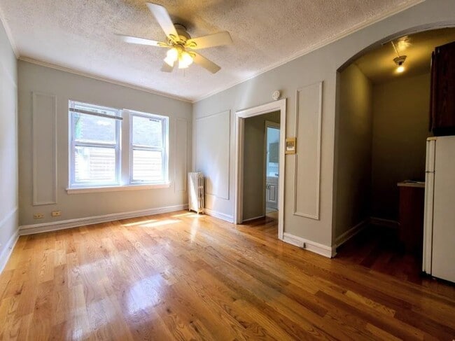 property at 2827 N Burling St