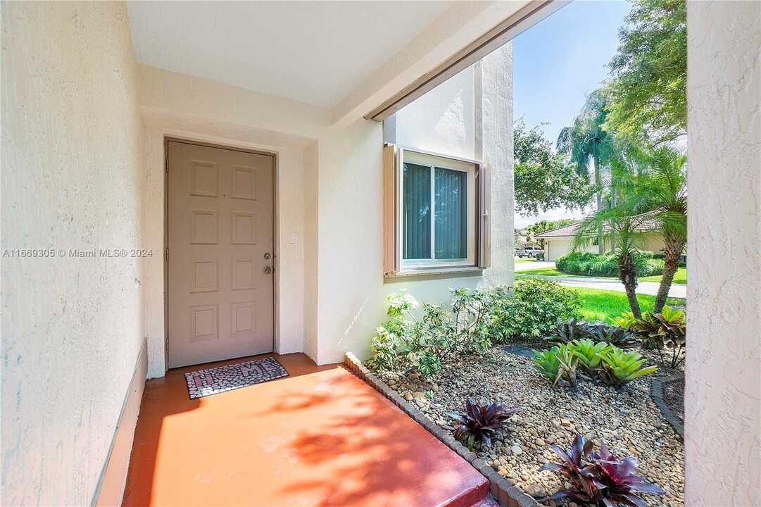 937 NW 104th Way in Coral Springs, FL - Building Photo