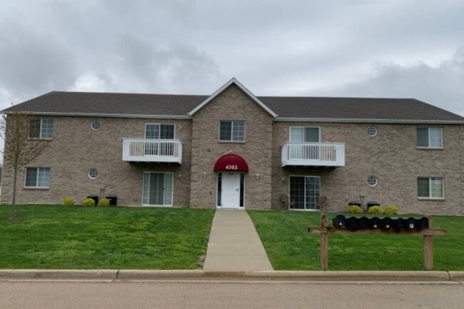 Rock Valley Apartments in Loves Park, IL - Building Photo - Building Photo