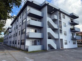 495 NW 72nd Ave in Miami, FL - Building Photo