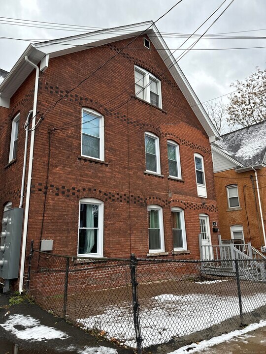 21 Tremont St in New Britain, CT - Building Photo