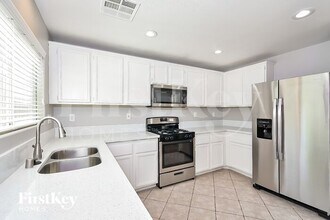 8313 Cavaricci Ave in Las Vegas, NV - Building Photo - Building Photo