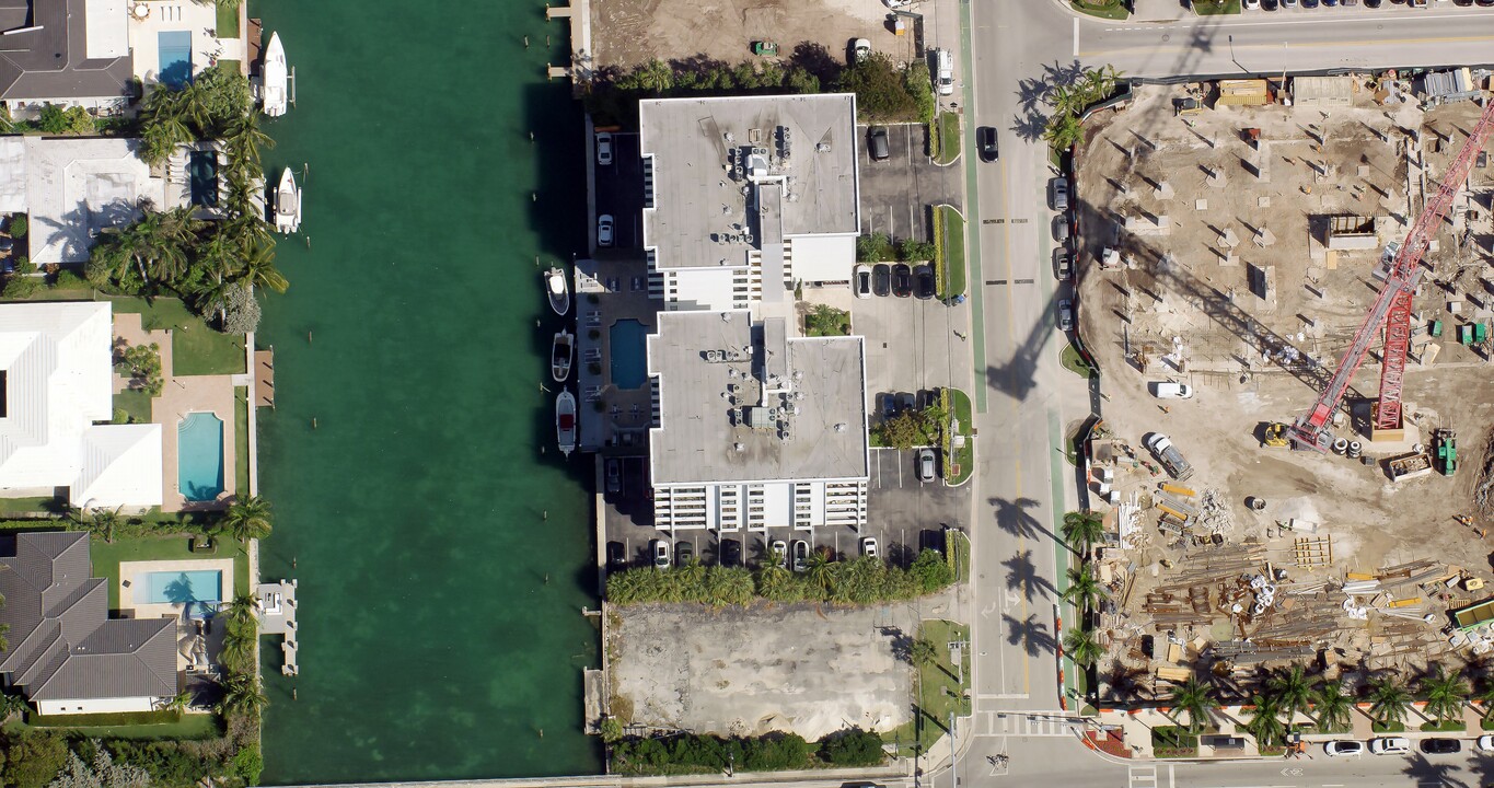 Island Manor South in Bay Harbor Islands, FL - Building Photo