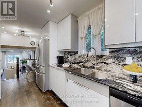 33 Angus Dr in Toronto, ON - Building Photo - Building Photo