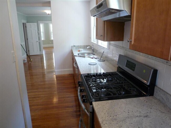 17 Milton St, Unit 1 in Cambridge, MA - Building Photo - Building Photo
