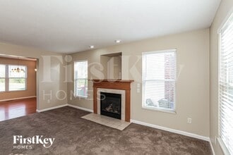 7568 Sycamore Woods Ln in Hamilton, OH - Foto de edificio - Building Photo