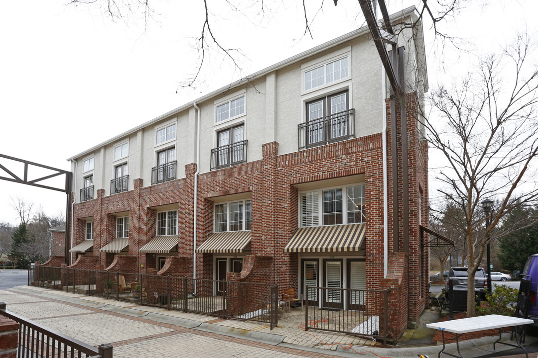 400 Brickworks Cir NE in Atlanta, GA - Building Photo