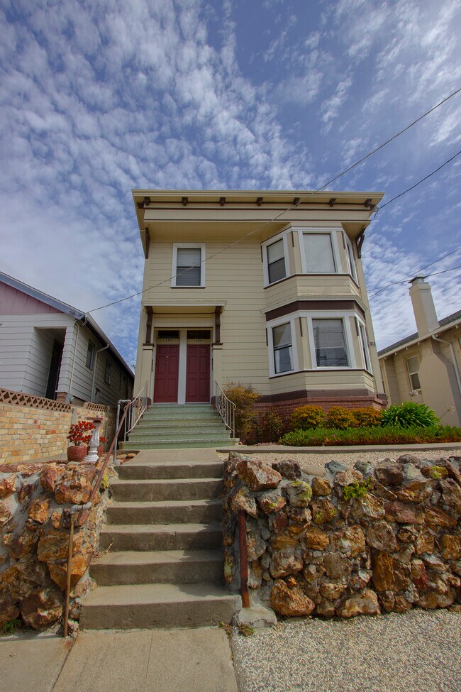 630 Grand Ave in South San Francisco, CA - Building Photo - Building Photo