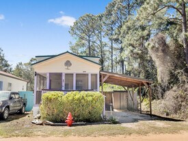 1449 Suncrest St in Gulf Breeze, FL - Building Photo