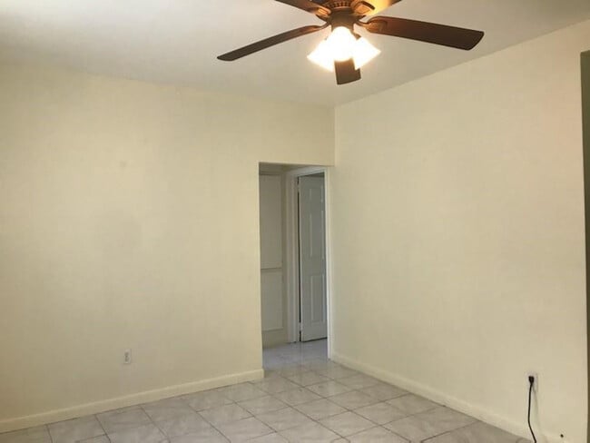 2230 Monroe St in Hollywood, FL - Building Photo - Building Photo