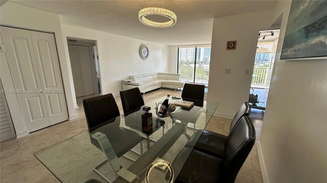 210 174th St in Sunny Isles Beach, FL - Foto de edificio - Building Photo
