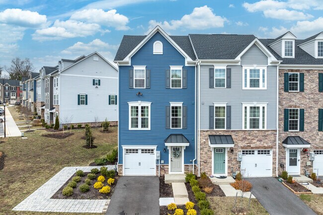 Cedar Hill Townhomes in Brooklyn Park, MD - Building Photo - Building Photo