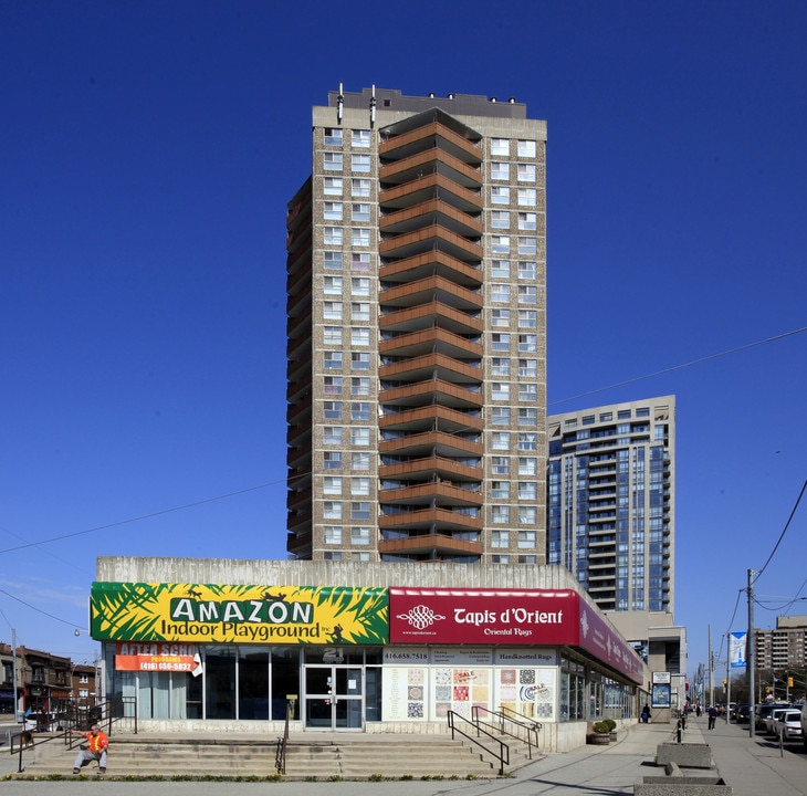 St. Clair Place in Toronto, ON - Building Photo