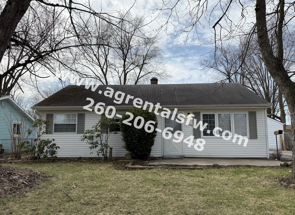 1206 Baywood Dr in New Haven, IN - Building Photo