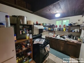 148 Allston St, Unit 1 in Cambridge, MA - Foto de edificio - Building Photo