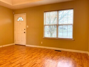 106 Bowers Ct in Oak Grove, KY - Building Photo - Building Photo
