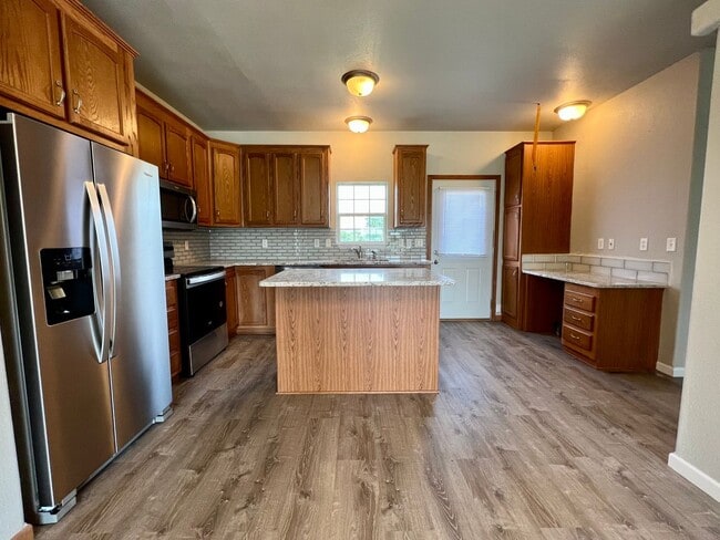 3746 Saddle Horn Trail in Ogden, KS - Building Photo - Building Photo