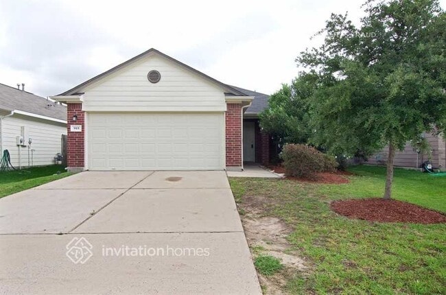 property at 915 Lancaster Lake Dr