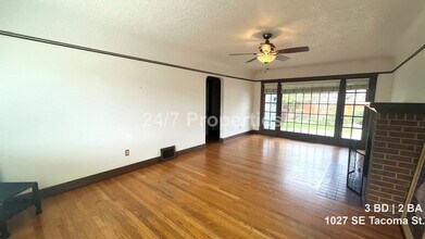 1027 SE Tacoma St in Portland, OR - Building Photo - Building Photo