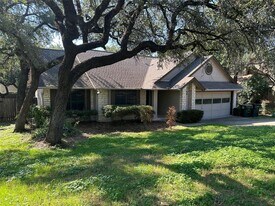 6811 Luckenbach Ln in Austin, TX - Building Photo