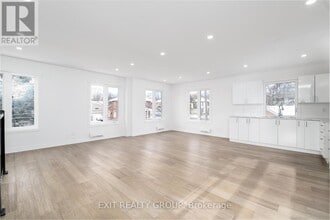 211 Dundas St W in Quinte West, ON - Building Photo - Building Photo