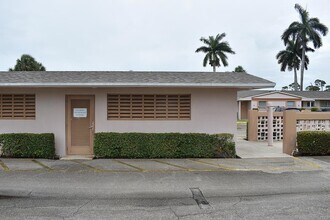 2523 Dudley Dr W in West Palm Beach, FL - Building Photo - Building Photo