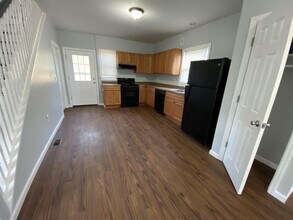 112 Laurel St in Beverly, NJ - Building Photo - Building Photo