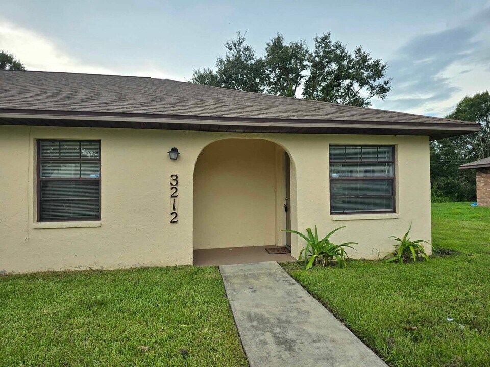 3210-3212 Julia Ct in Lakeland, FL - Building Photo