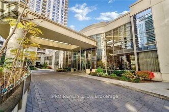3888-3888 Duke of York Blvd in Mississauga, ON - Building Photo - Building Photo