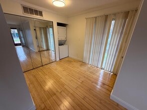 10 Society Hill Dr N in Jersey City, NJ - Building Photo - Building Photo