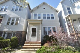 1246 W Diversey Pky, Unit 2 in Chicago, IL - Building Photo