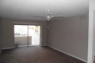5293 Vineland Rd in Orlando, FL - Building Photo - Building Photo
