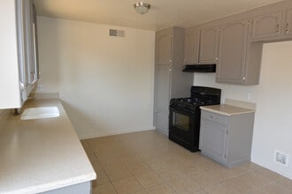 1641 W Whitendale Ave in Visalia, CA - Building Photo - Building Photo