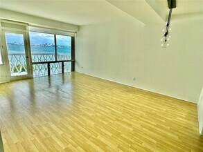 1430 Brickell Bay Dr in Miami, FL - Building Photo - Building Photo