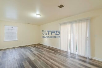 33 Viking Ave in Franklin Township, NJ - Building Photo - Building Photo