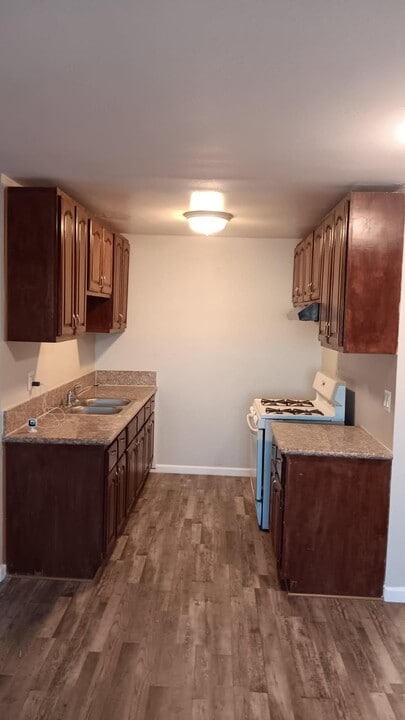 1934 W Florence Ave in Los Angeles, CA - Building Photo