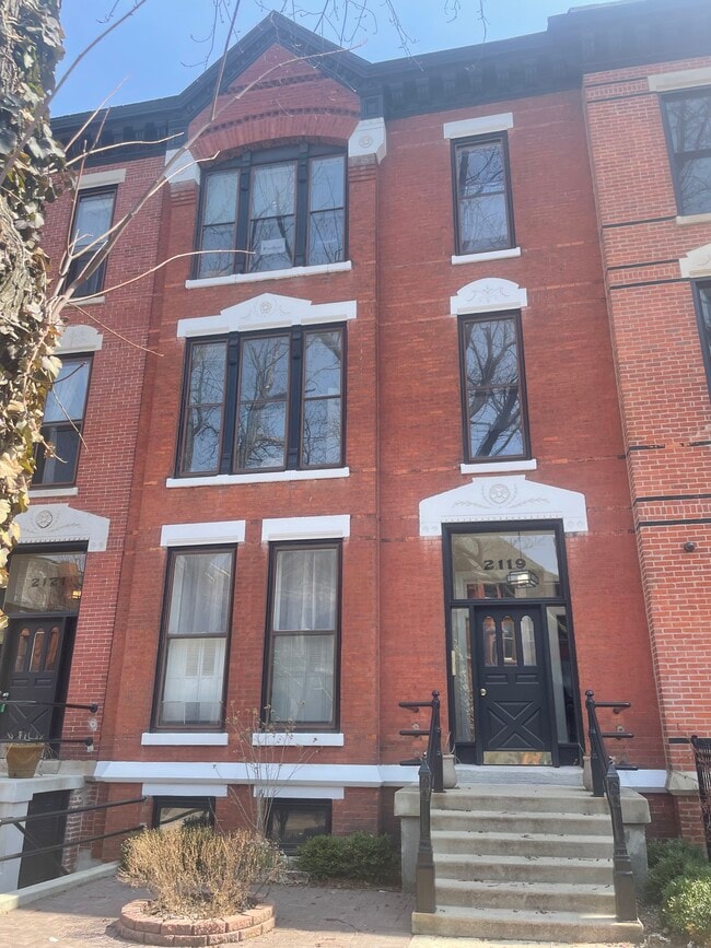 2119 N Cleveland Ave, Unit 1 in Chicago, IL - Building Photo - Building Photo