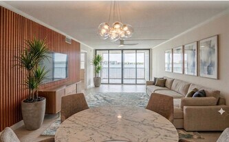 115 Lake Emerald Dr, Unit 304 in Oakland Park, FL - Building Photo