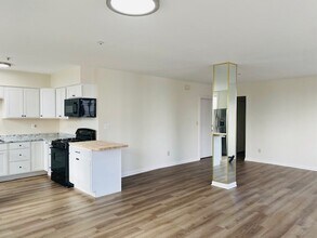 1404 E Baltimore St, Unit 300 in Baltimore, MD - Foto de edificio - Building Photo